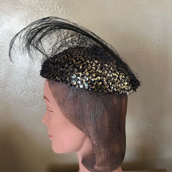 FASHIONABLE 1950s\' COCKTAIL HAT + BLACK/GOLD SEQUINS & TALL FEATHERS main image 8